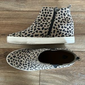 Women’s size 9 1/2 platform leopard animal print booties. Lightly used.
